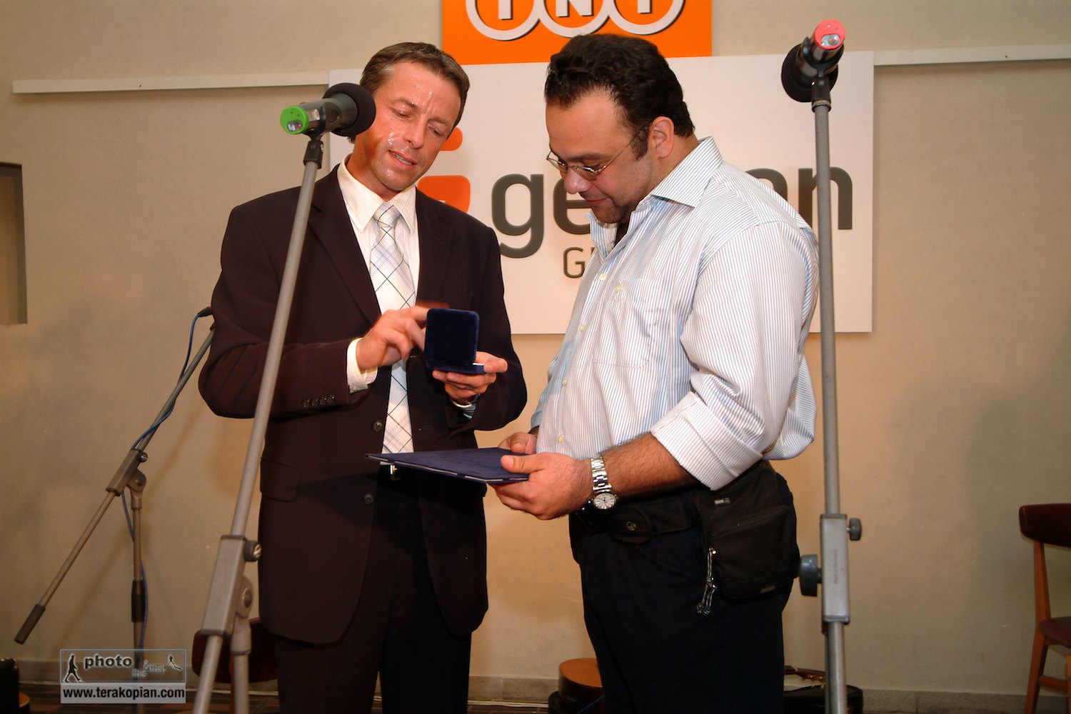 Receiving the Prize of Prague from the Mayor of Prague. September 2006. Photo: FotoPajer